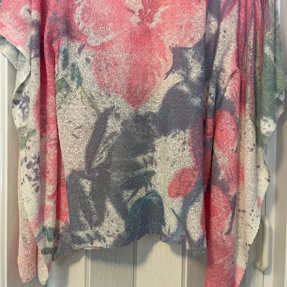 Anthropologie OLIVER Floral Knit Poncho Pullover. Like New!